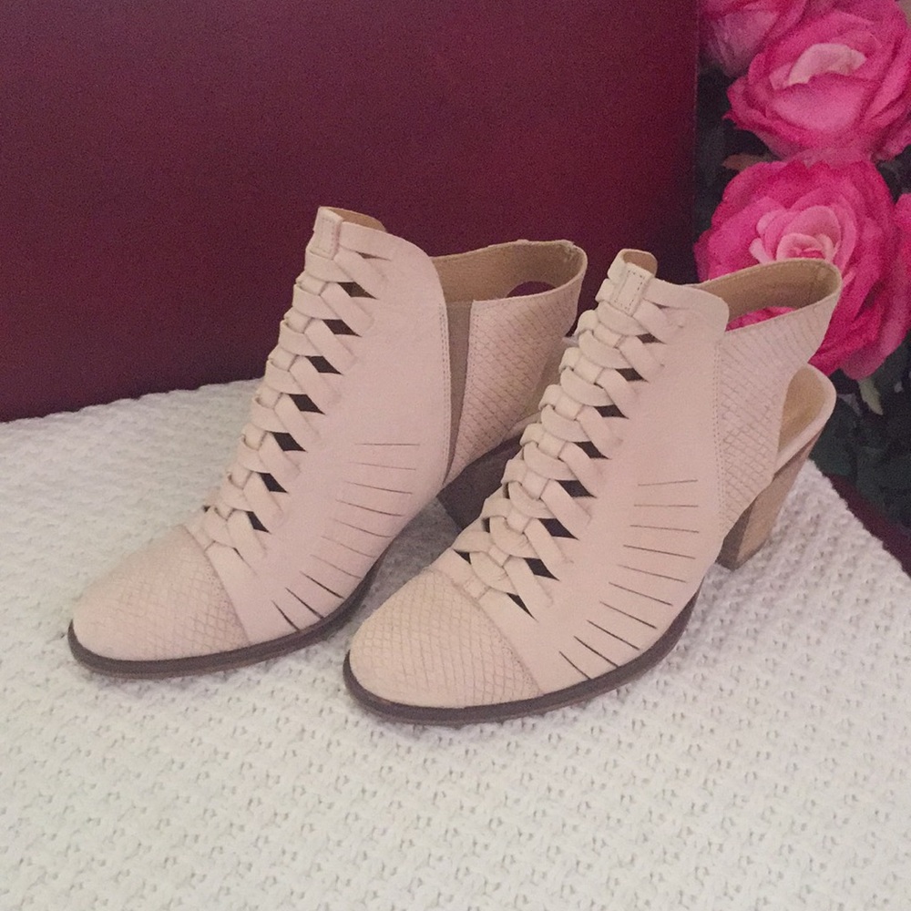 NWT Free People Far Hills Ankle Boot